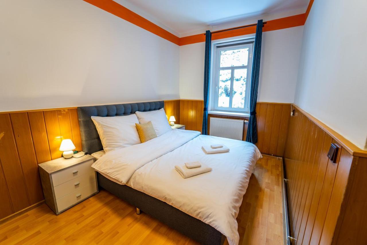 Lukas Apartments Яхимів Екстер'єр фото